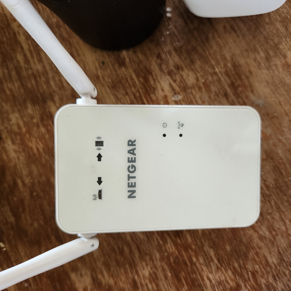 NETGEAR White WiFi Range Extender